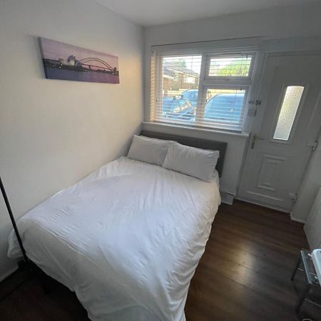 Fantastic Studio, Private Bathroom And Mini Kitchen. Thamesmead  外观 照片