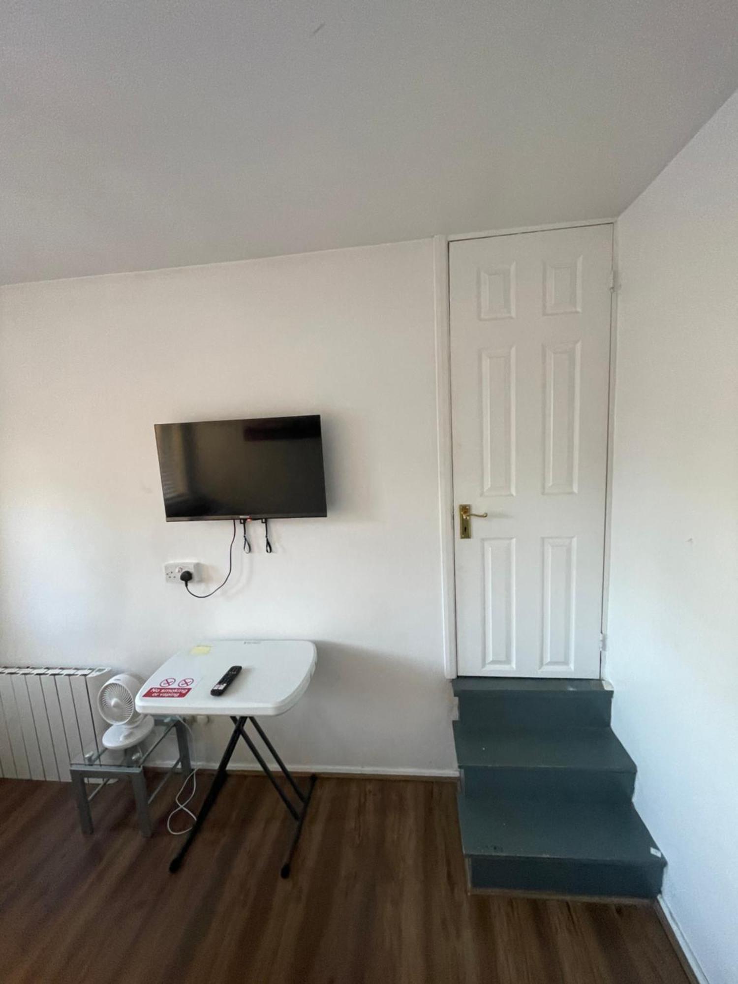 Fantastic Studio, Private Bathroom And Mini Kitchen. Thamesmead  外观 照片
