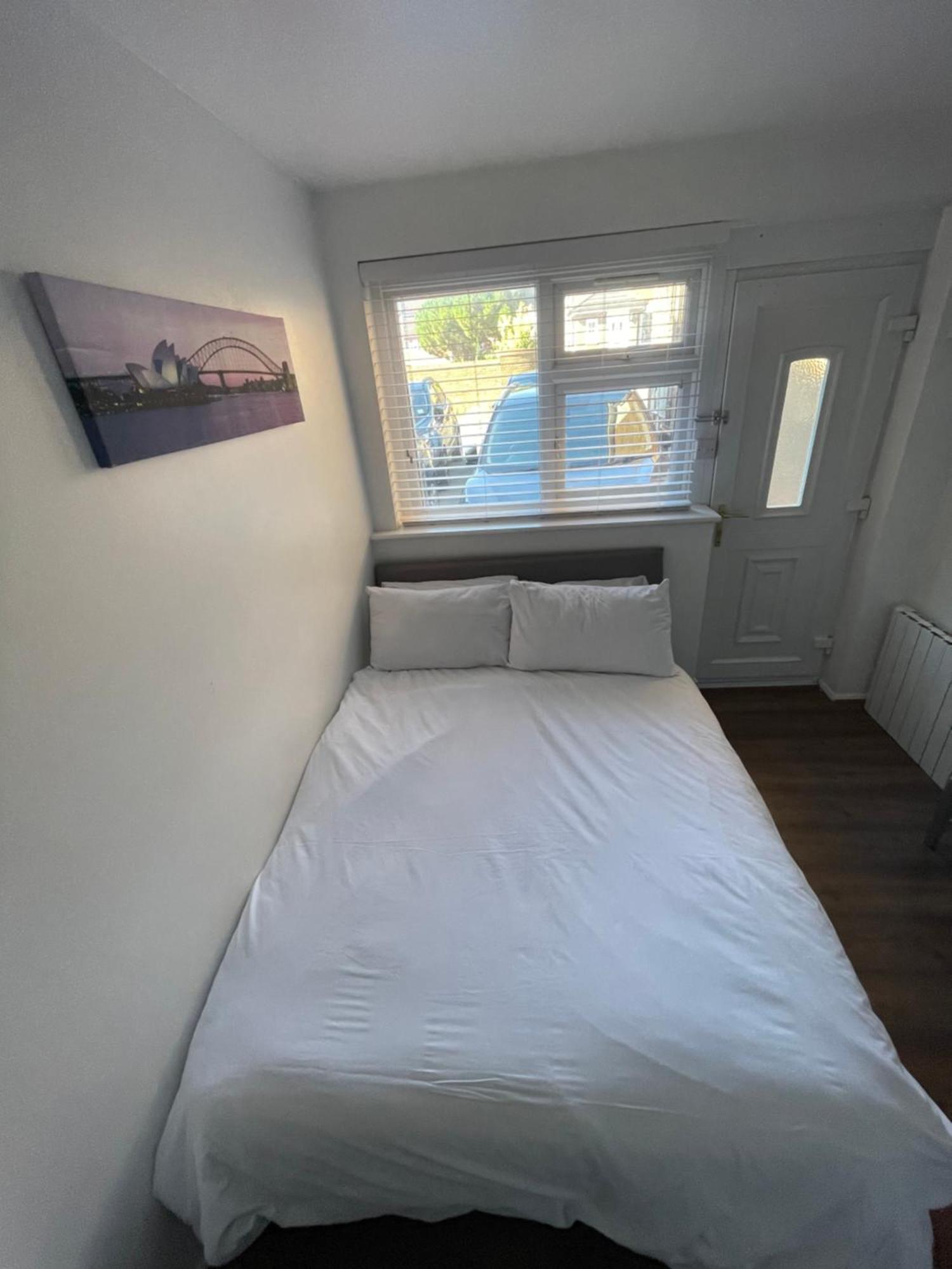 Fantastic Studio, Private Bathroom And Mini Kitchen. Thamesmead  外观 照片