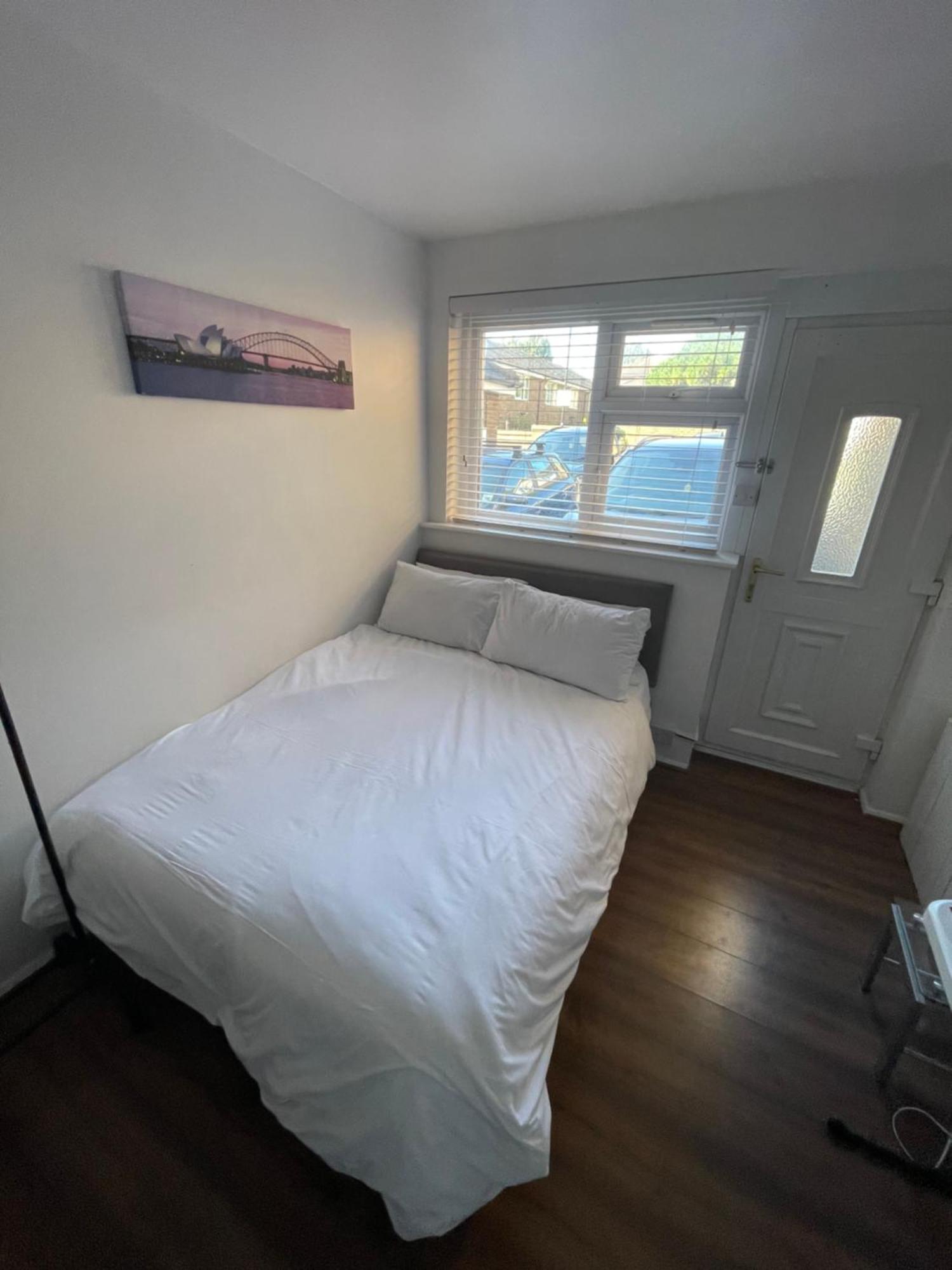 Fantastic Studio, Private Bathroom And Mini Kitchen. Thamesmead  外观 照片