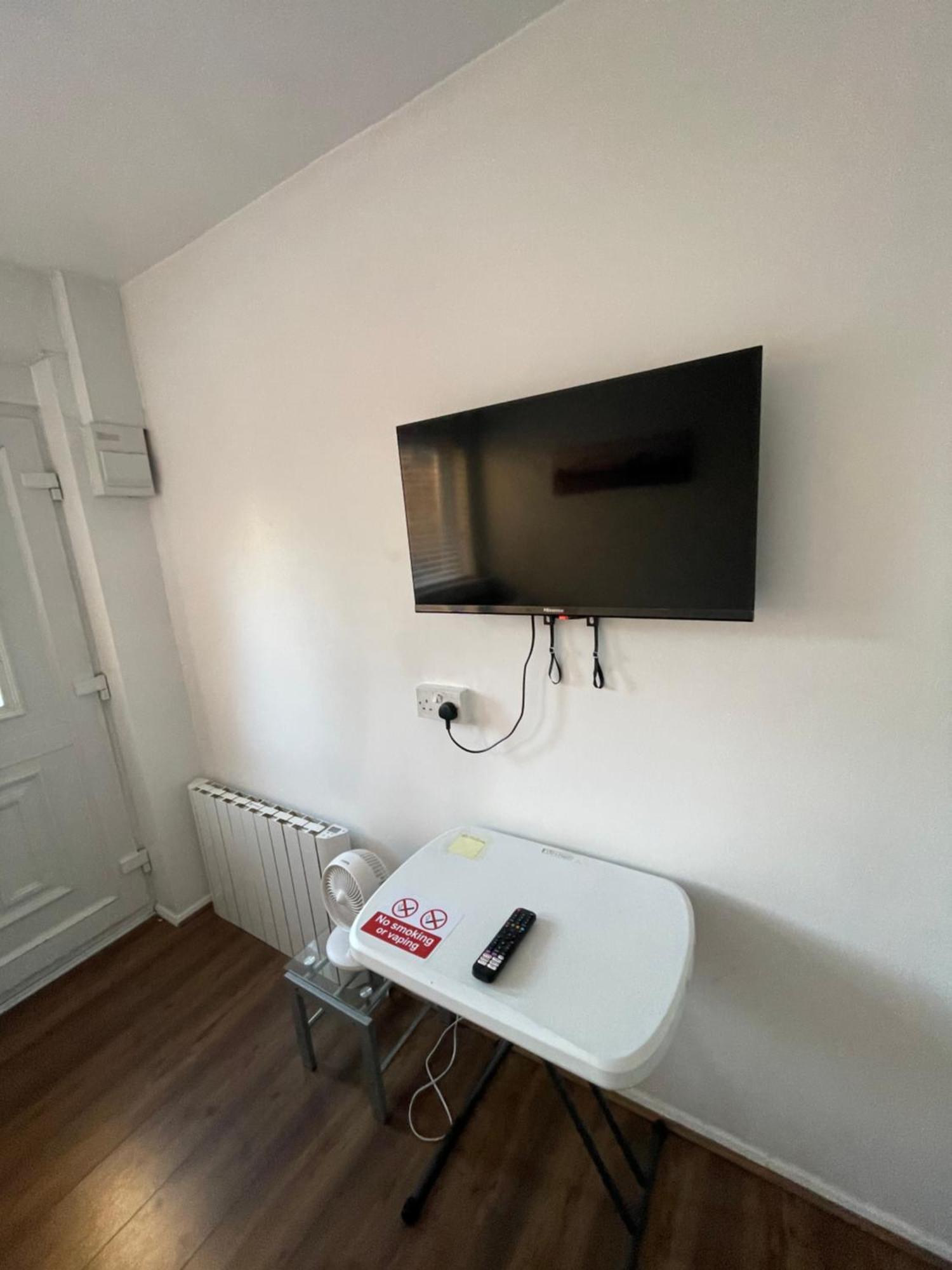 Fantastic Studio, Private Bathroom And Mini Kitchen. Thamesmead  外观 照片