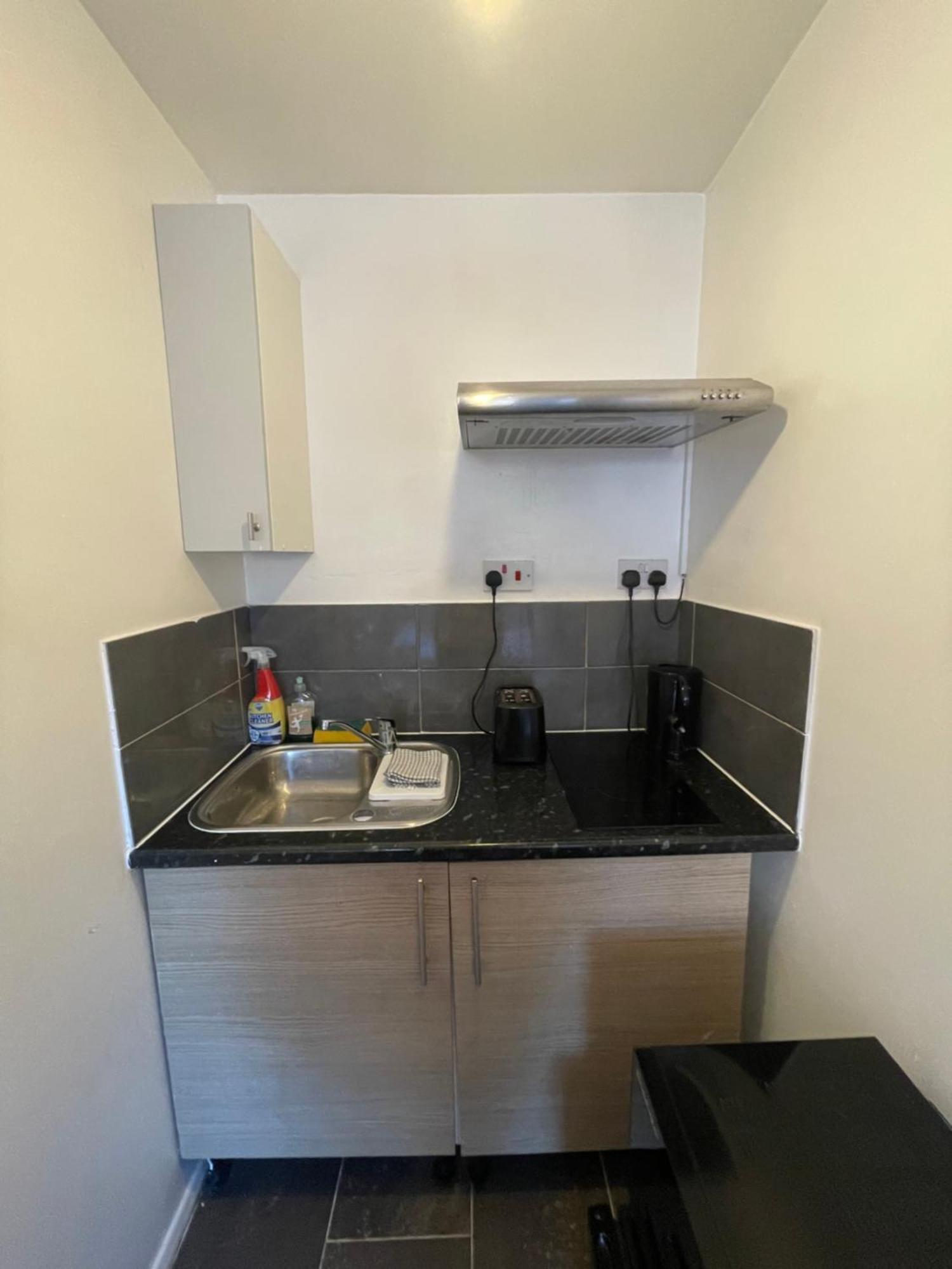 Fantastic Studio, Private Bathroom And Mini Kitchen. Thamesmead  外观 照片