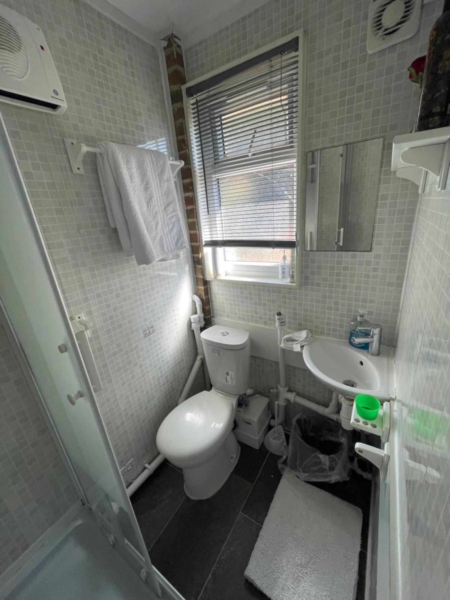 Fantastic Studio, Private Bathroom And Mini Kitchen. Thamesmead  外观 照片